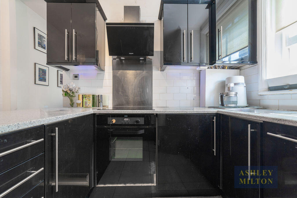 Apartment in London - View 5