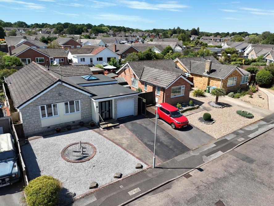 3-bed detached on Huntingdon Drive, Wimborne, BH21 1TD, £500,000