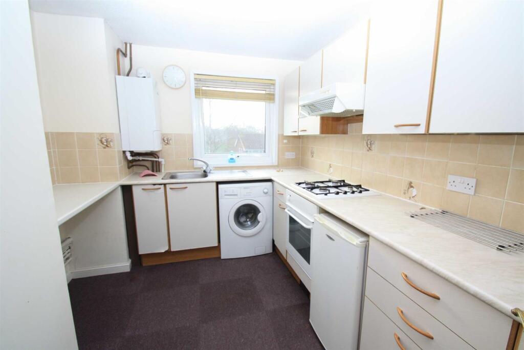 Apartment in Hemel Hempstead - View 3