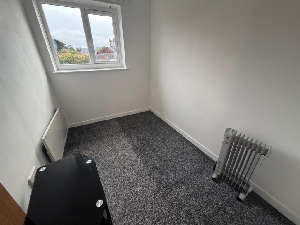 Apartment in Sheffield - View 5