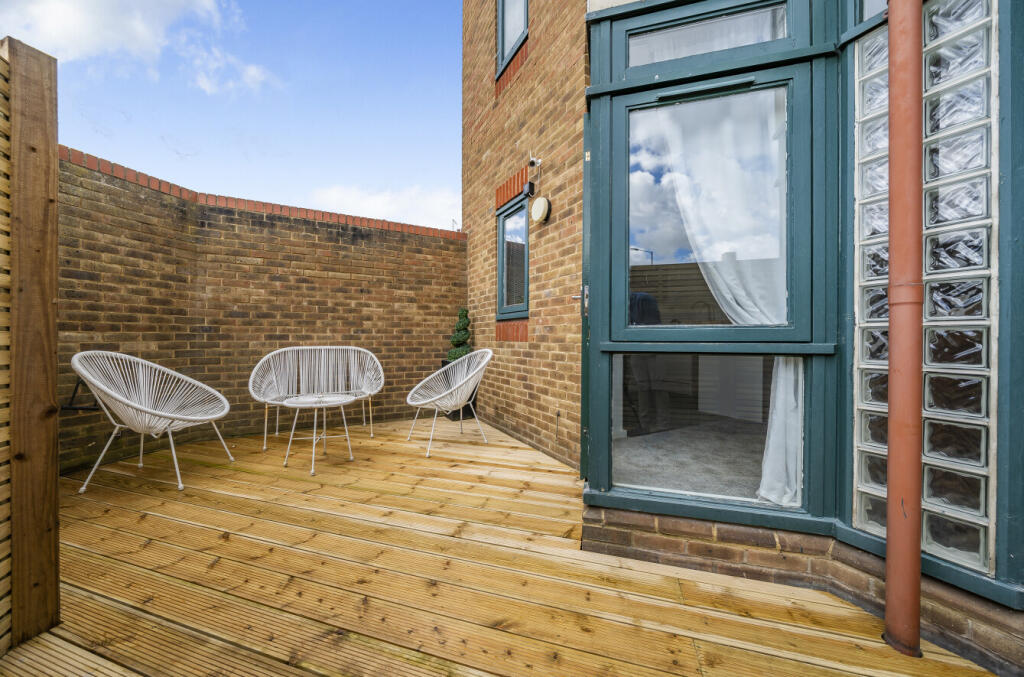 Apartment in London - More