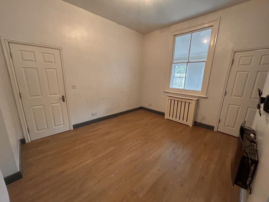 Apartment in Milton Keynes - View 3