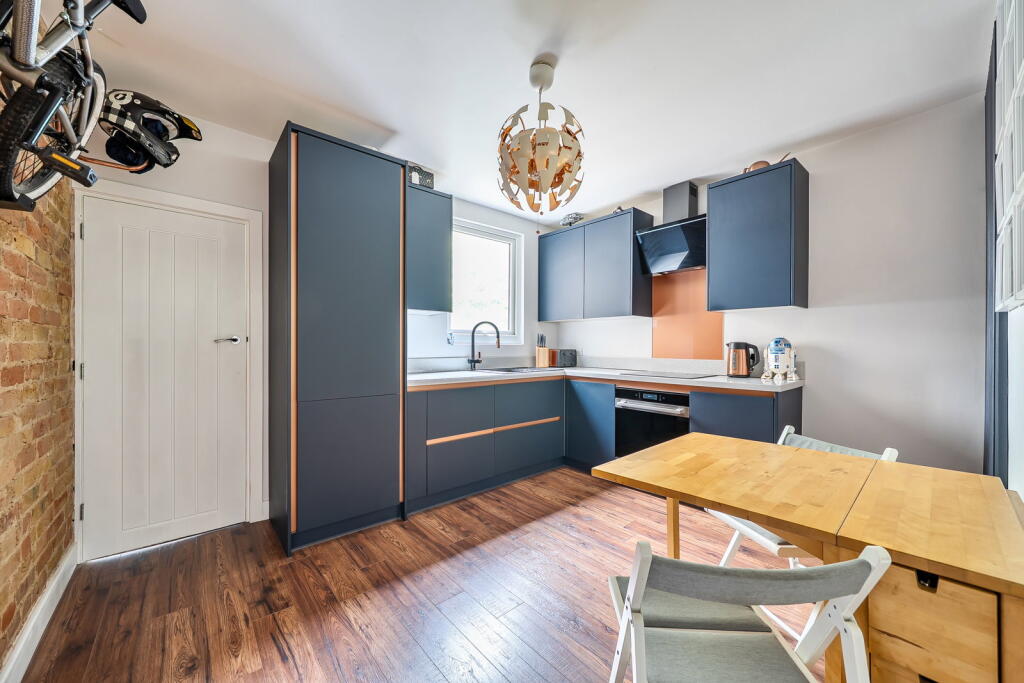 House in Chatham, Medway - View 4