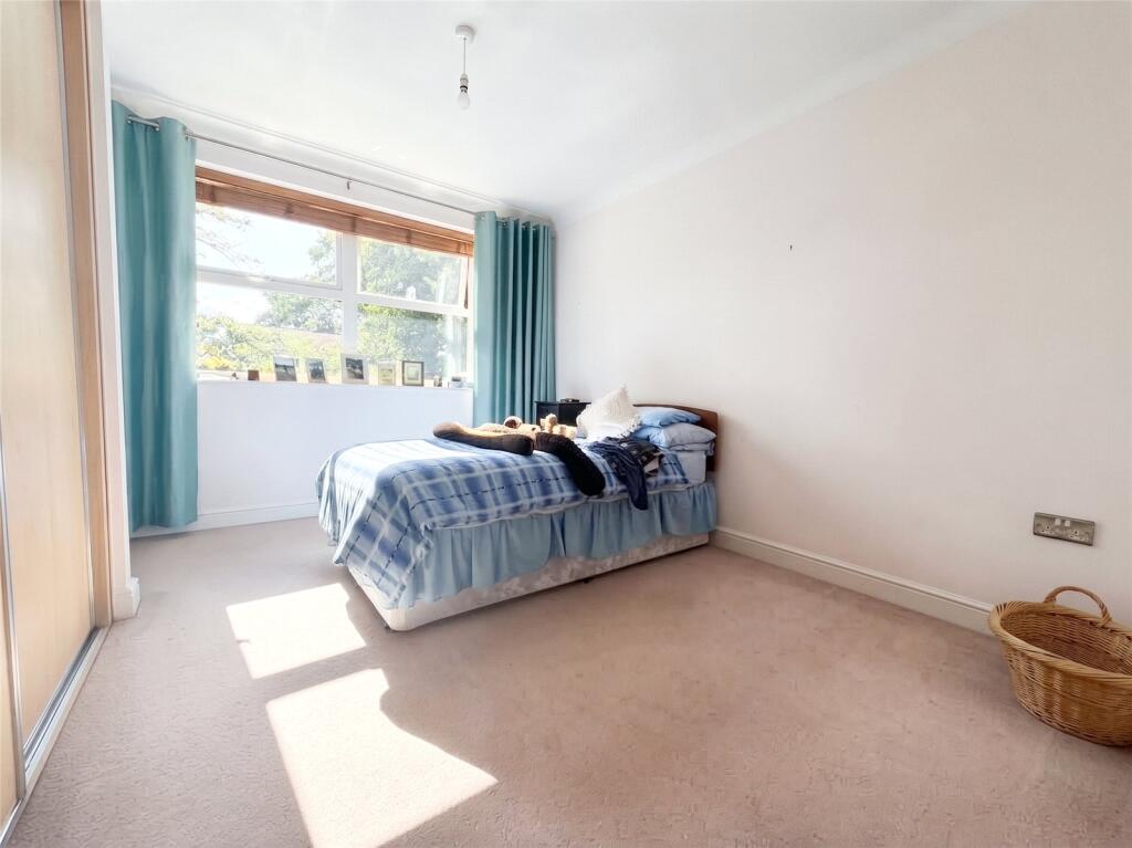 Apartment in Surrey Heath, Surrey - View 5
