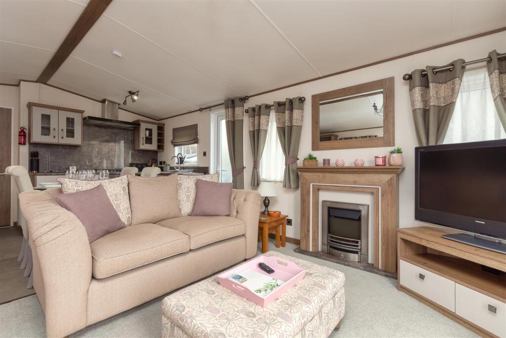Borwick Lane, Dock Acres, Carnforth photo 5