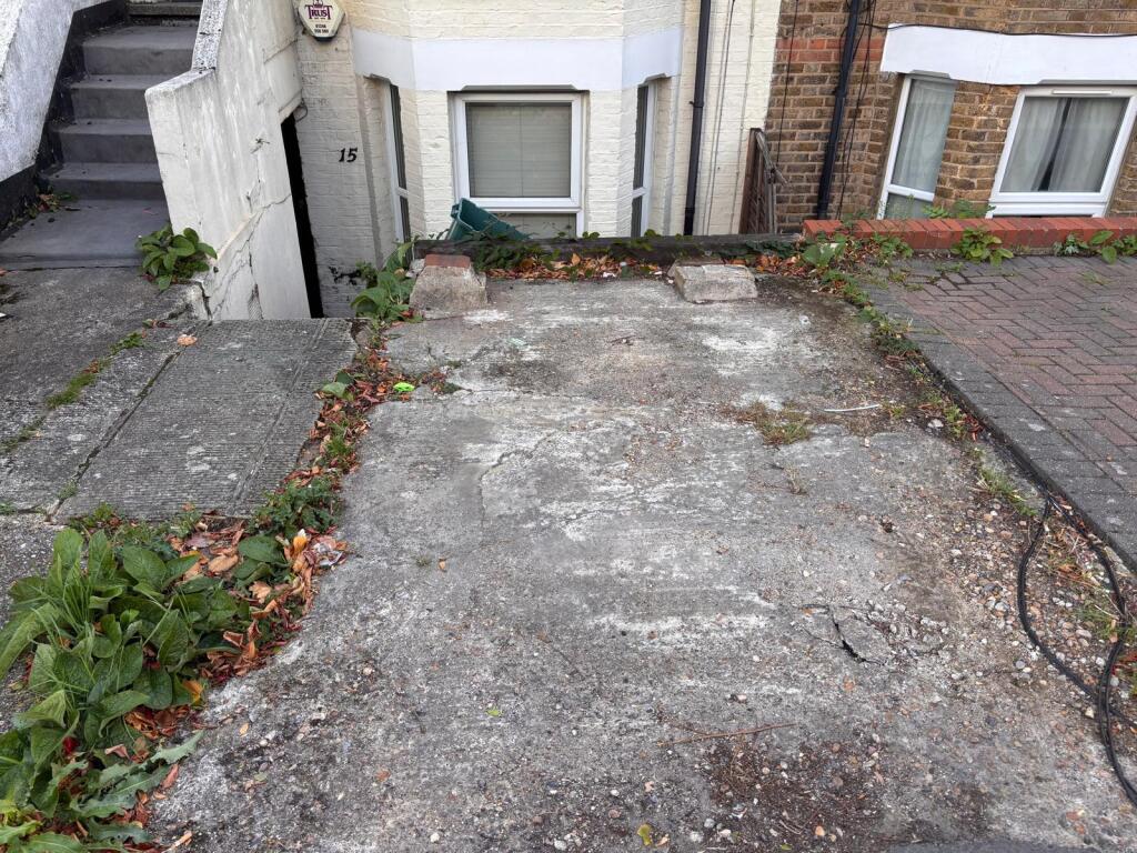 1-bed flat on Page Heath Villas, Bickley, Bromley, £230,000