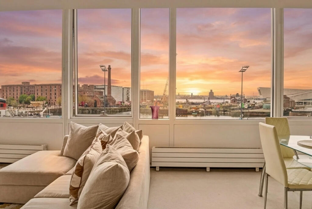 Apartment in Liverpool, Waterfront, Vauxhall - View 2