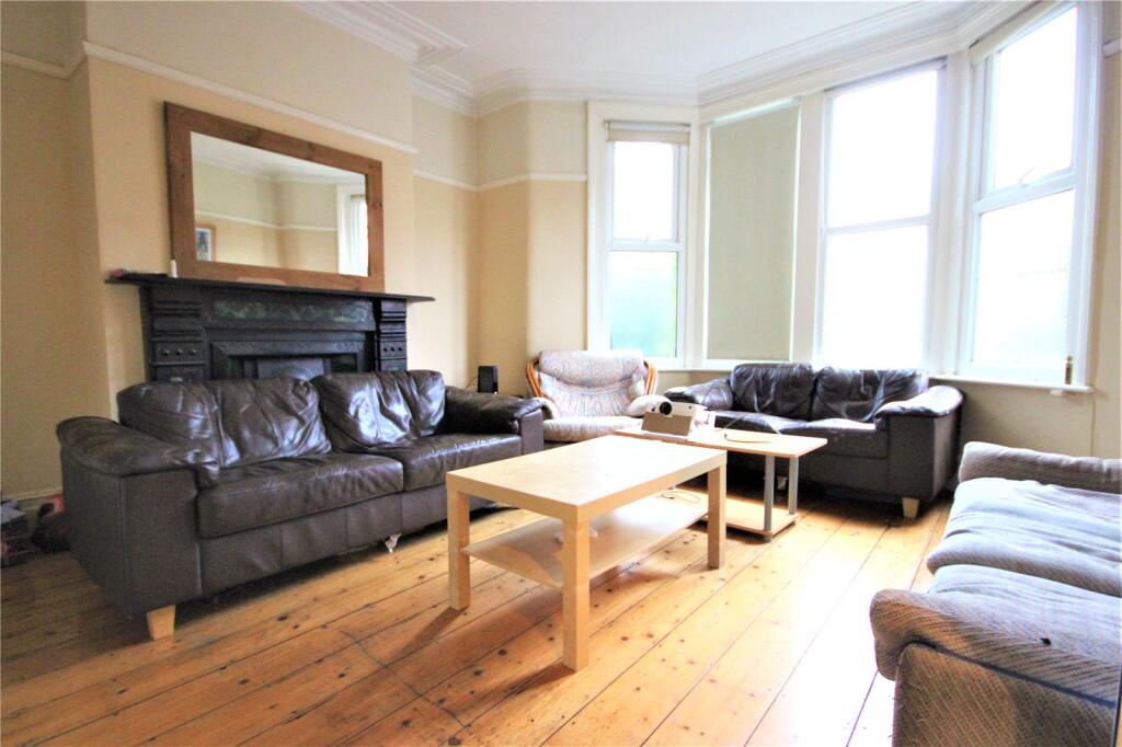 6 bedroom terraced house for rent