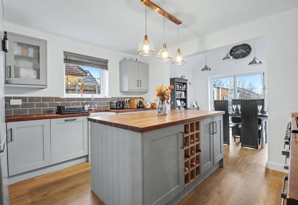 Portelet Place, Hedge End, SO30 photo 2
