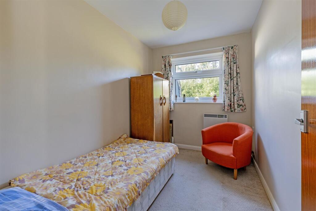 House in Derbyshire Dales, Hathersage - More