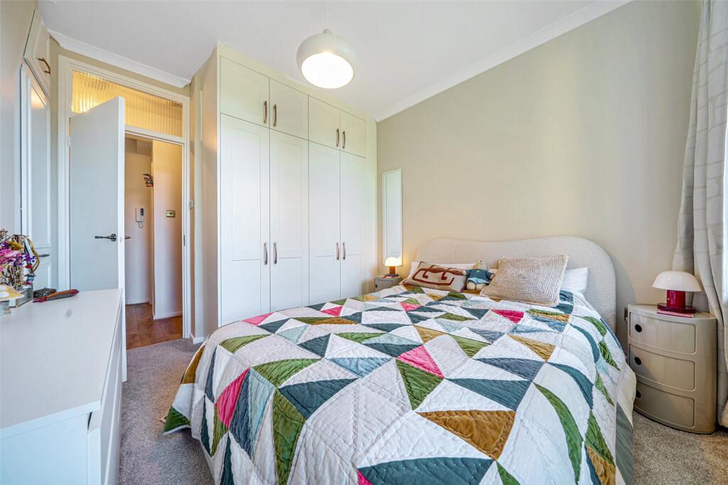 Apartment in London - More
