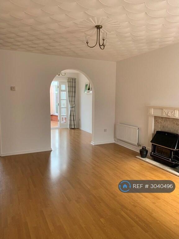 House in Newport - View 5