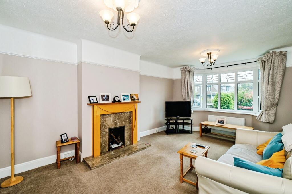 Seamill Park Crescent, Worthing photo 3