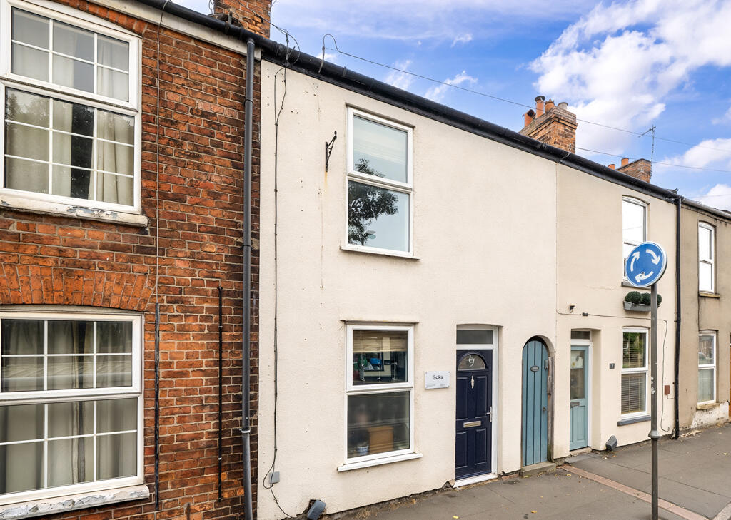 2-bed terraced on Burton Road, Lincoln, Lincolnshire, LN1, £180,000