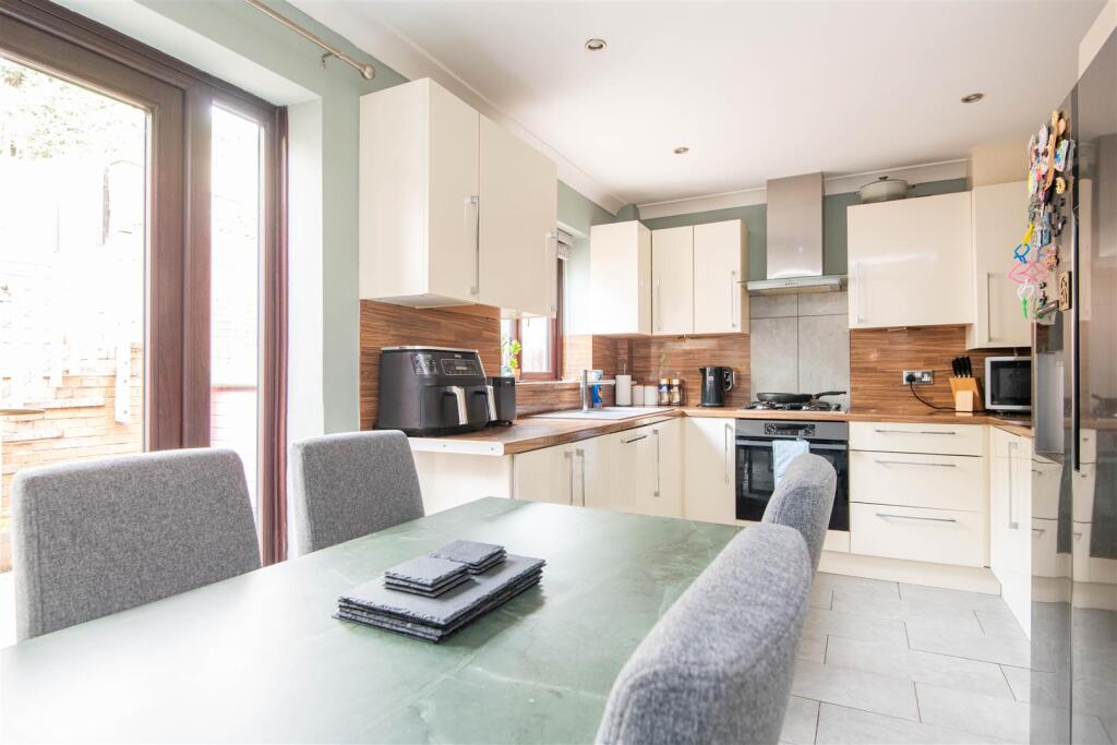 House in Chorley, Clayton-le-Woods - View 3