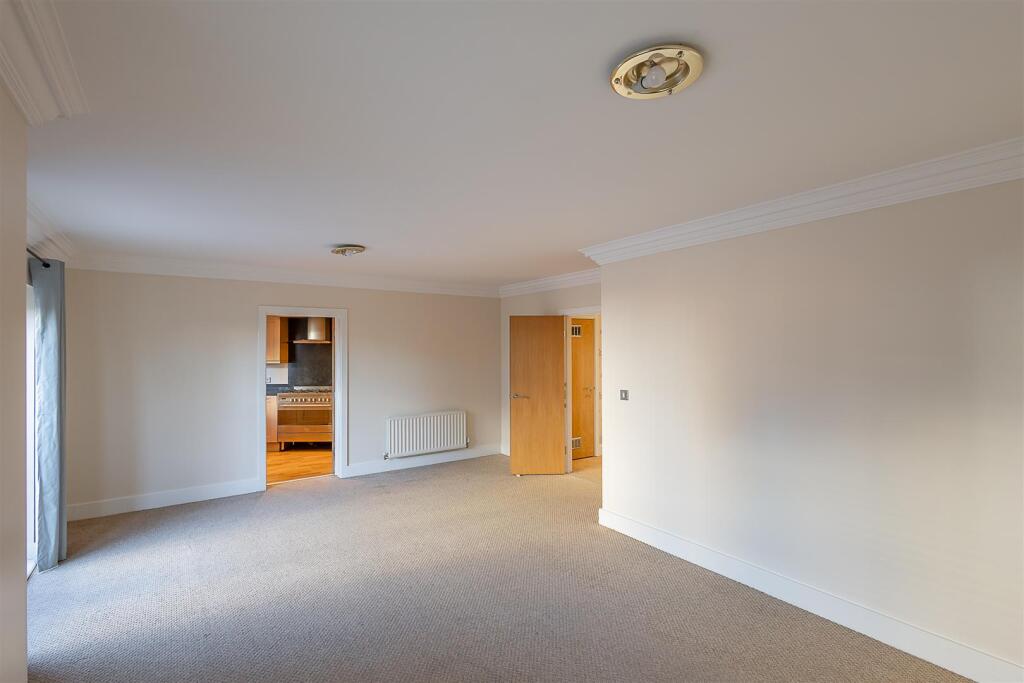 Grove Park Crescent, Gosforth, Newcastle upon Tyne photo 2