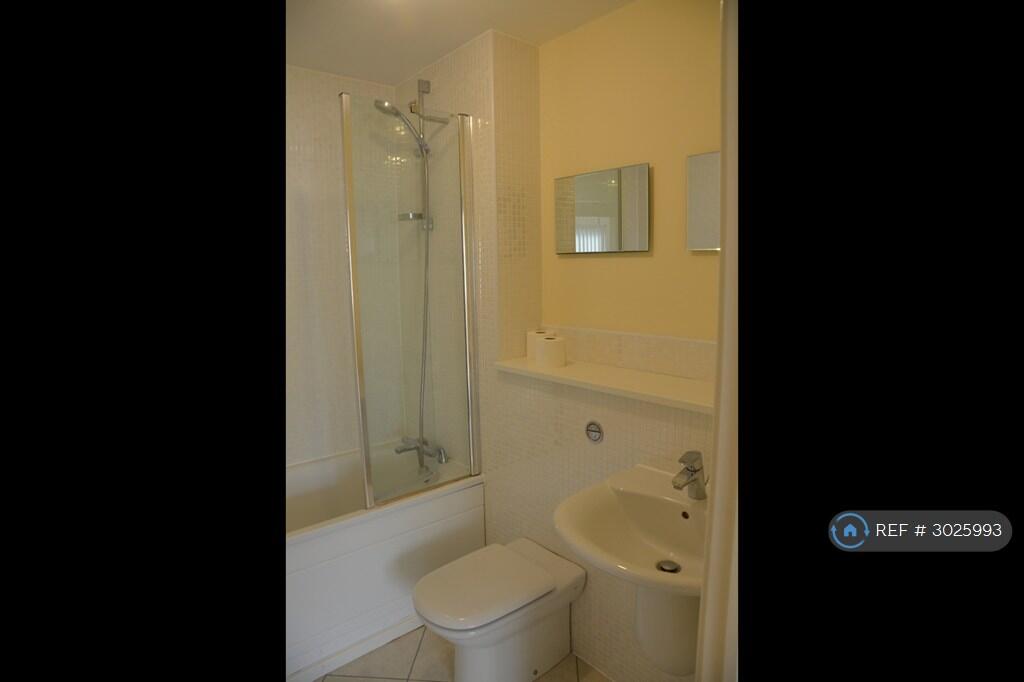 Apartment in Kingston upon Thames, Norbiton - More