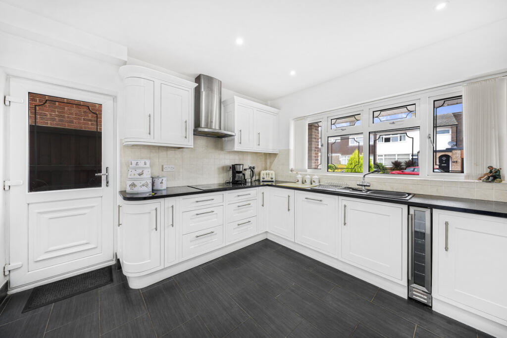 House in Rochford, Hockley - More
