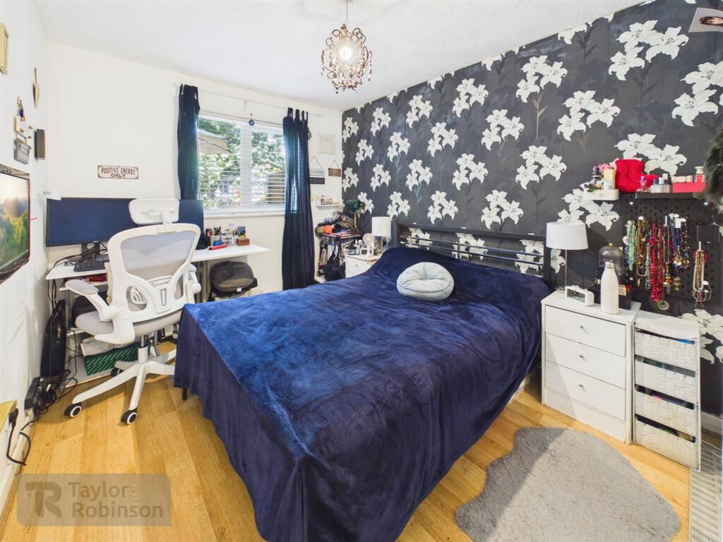 Apartment in Crawley, Northgate - View 4