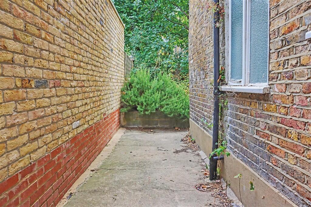 House in London - View 3