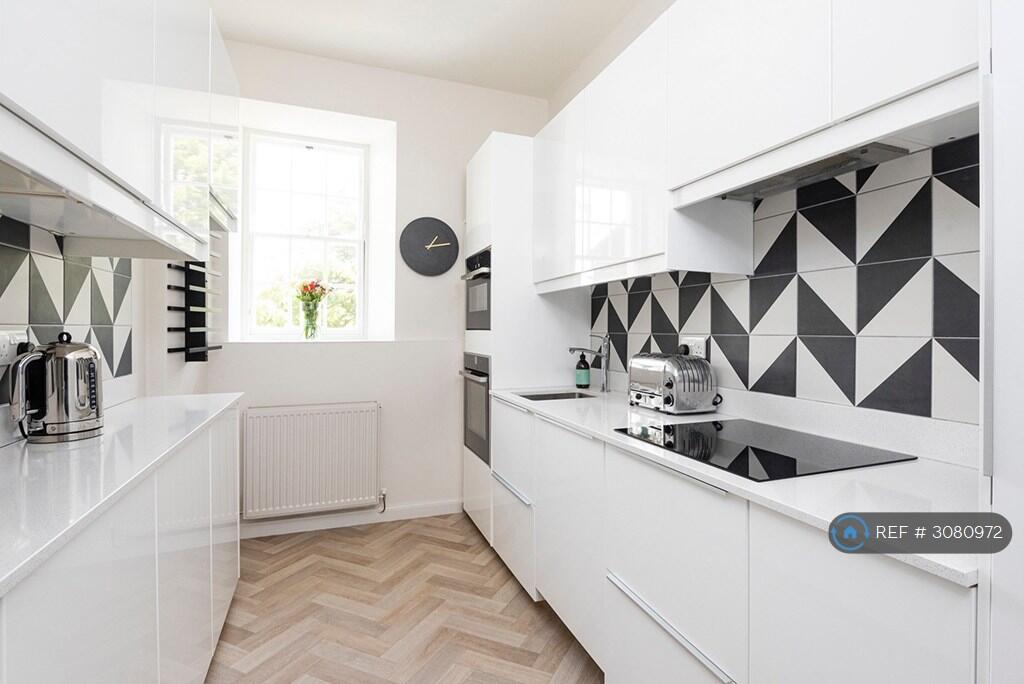 Apartment in Edinburgh - View 3