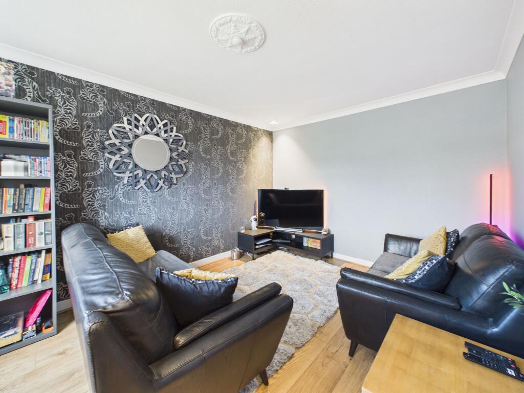 House in Shawsburn, Hareleeshill, Millburn - View 2