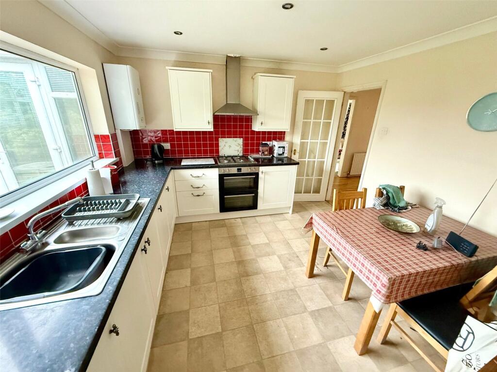 59, Dorsett Road, Stourport-on-Severn, Worcestershire photo 2