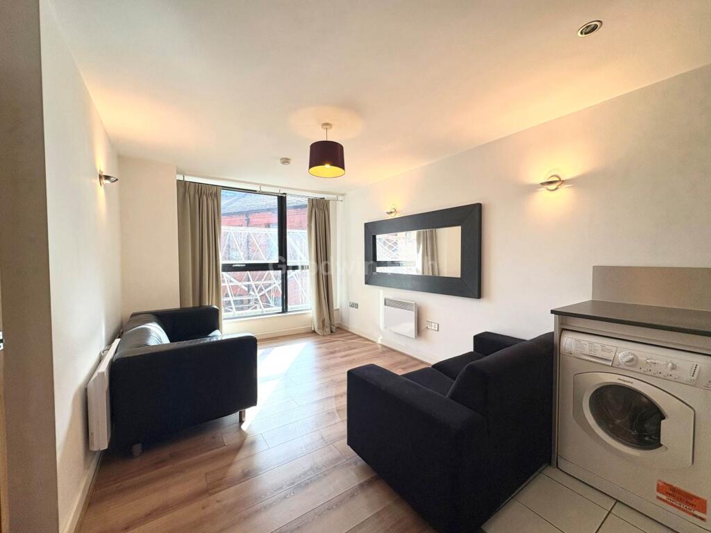 Apartment in Manchester, Trinity, City Centre - View 2