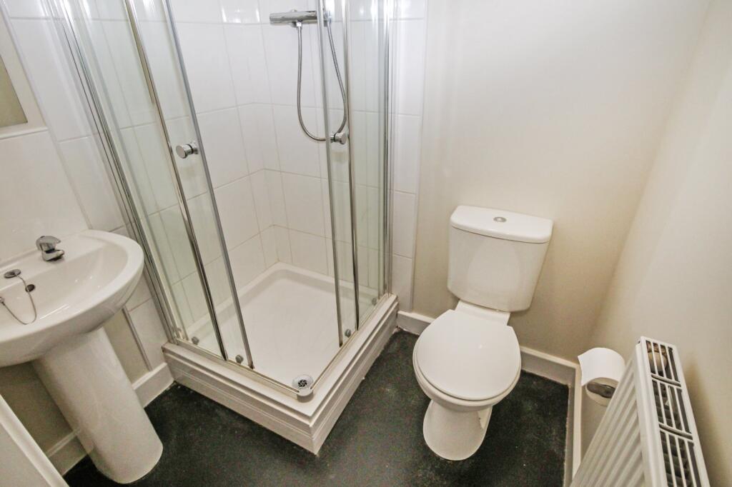 6 bedroom detached house for rent