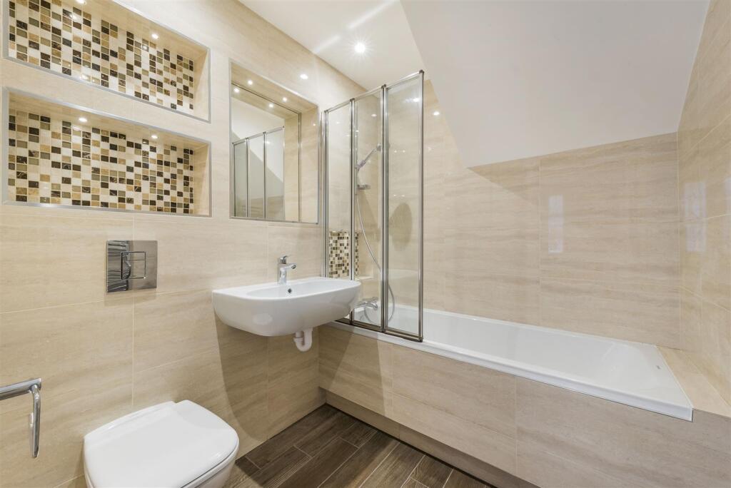 Leeway Close, Hatch End, Pinner - View 3