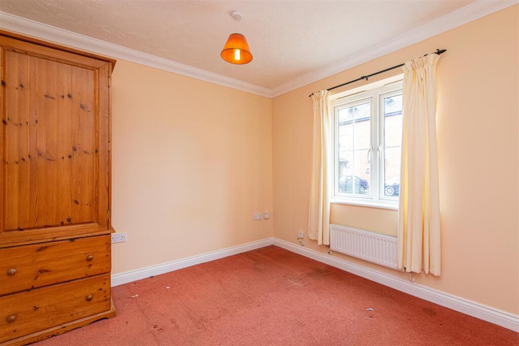 House in Finedon, North Northamptonshire - More