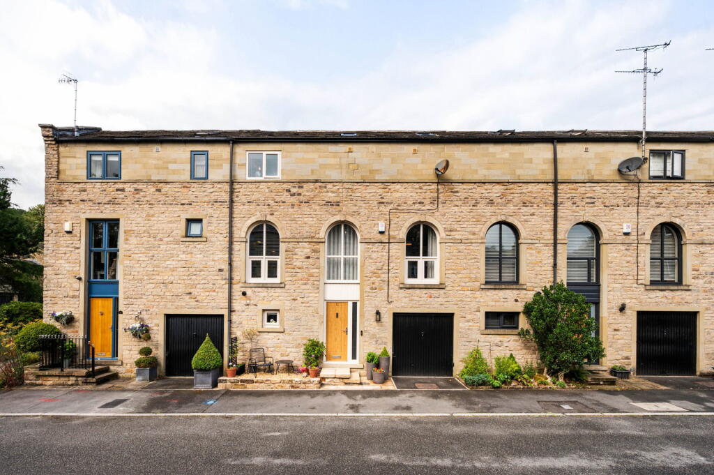 3-bed house on Walkmill, Dobcross, Saddleworth, £375,000