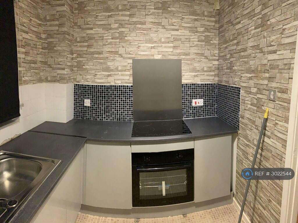 House in Cardiff, Bryncyn, Pentwyn - View 4