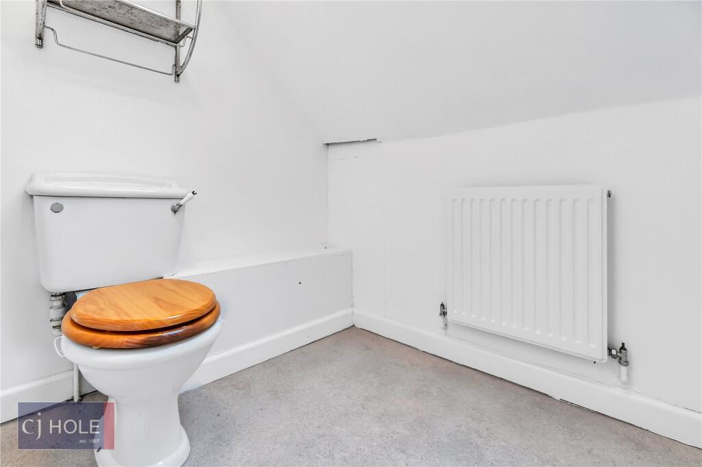 5 bedroom terraced house for rent