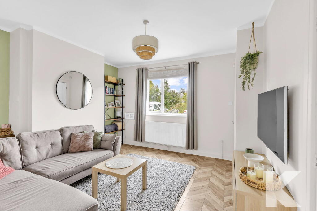 House in Oldham, Hathershaw - View 4