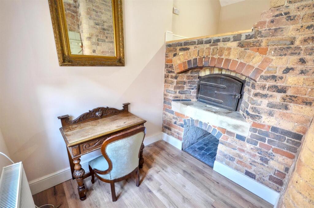 House in Stafford, Stone Rural - More