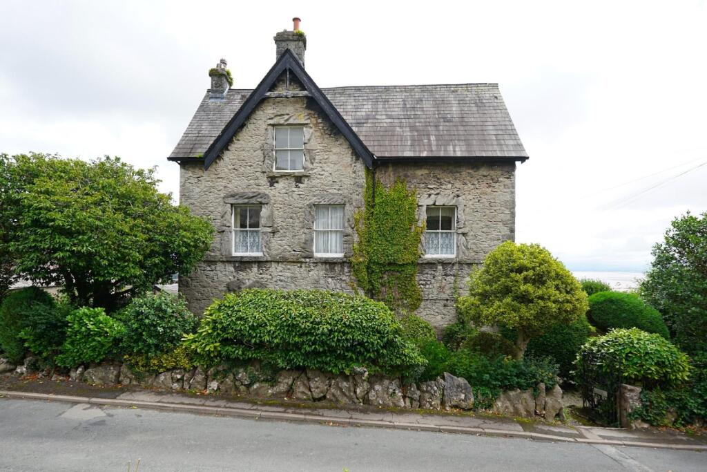 2-bed maisonette on Edenmount Road, Grange-Over-Sands, £235,000