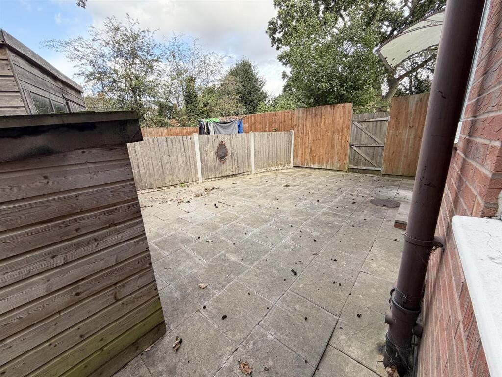 2 bedroom maisonette for rent