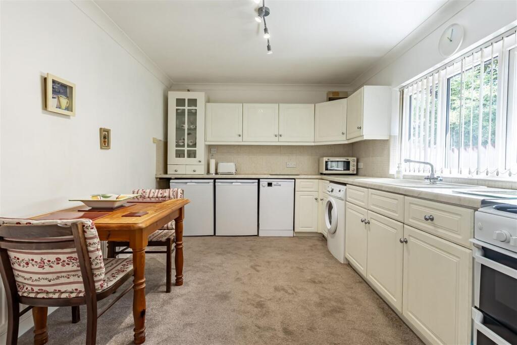 House in Epping Forest, North Weald - More