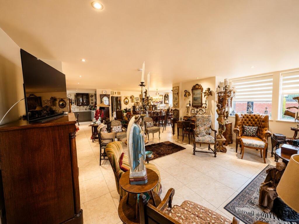 Apartment in Watford - View 5
