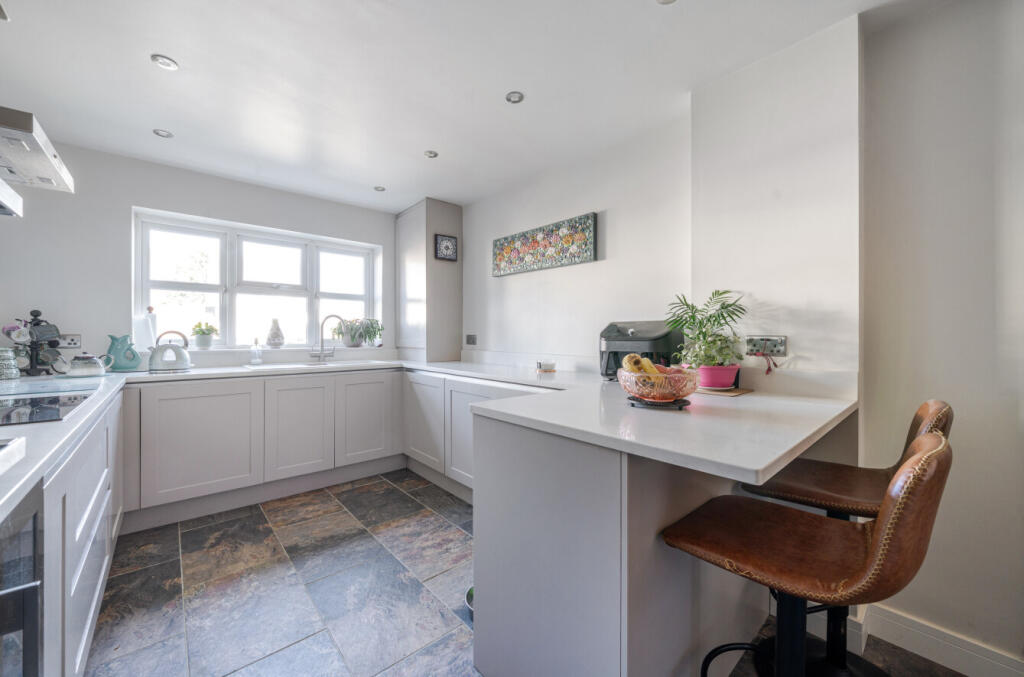 Notton Way, Lower Earley, Reading photo 3