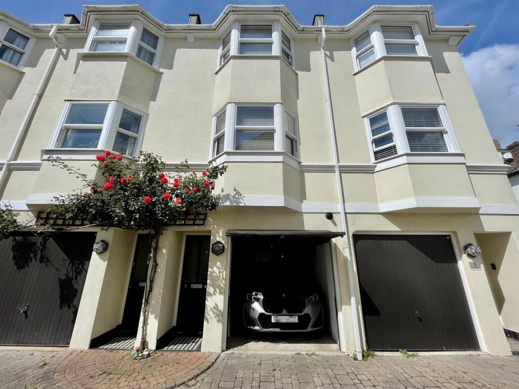 House in Brighton - View 3
