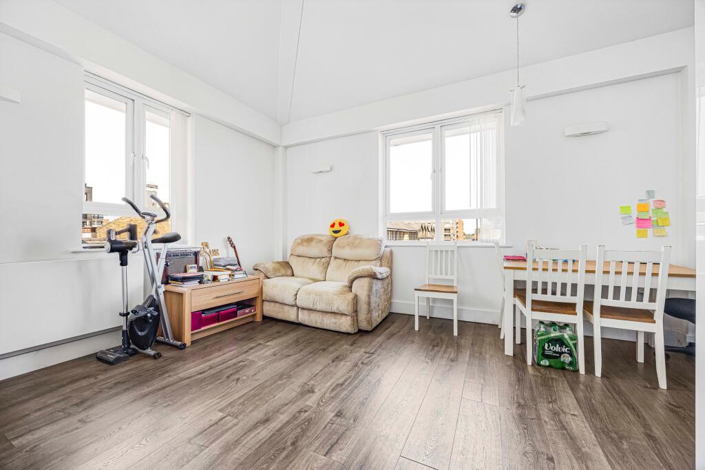 Apartment in Slough - View 5