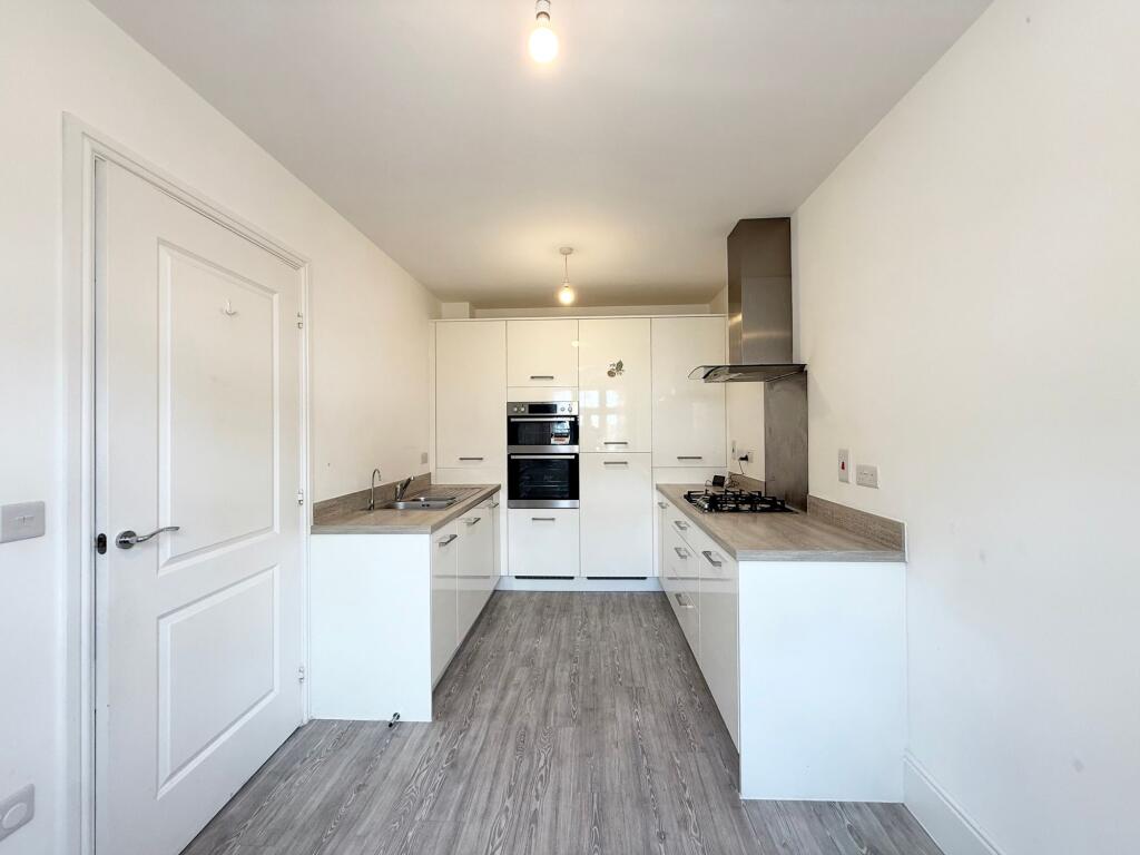 House in Luton - View 5