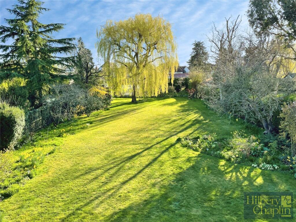 Nelmes Way, Emerson Park, Hornchurch, Essex, RM11 photo 3