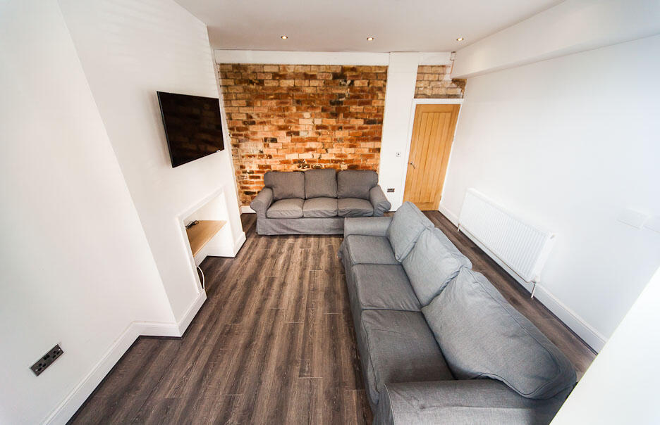 6 bedroom terraced house for rent