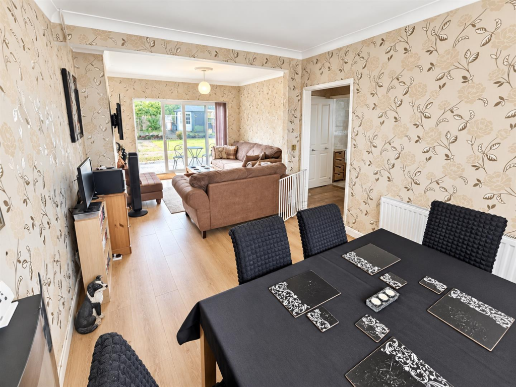 House in Luton - View 4