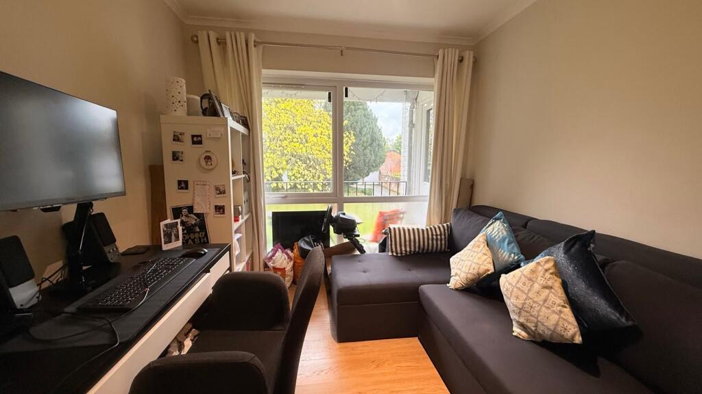 Apartment in Southampton - View 3