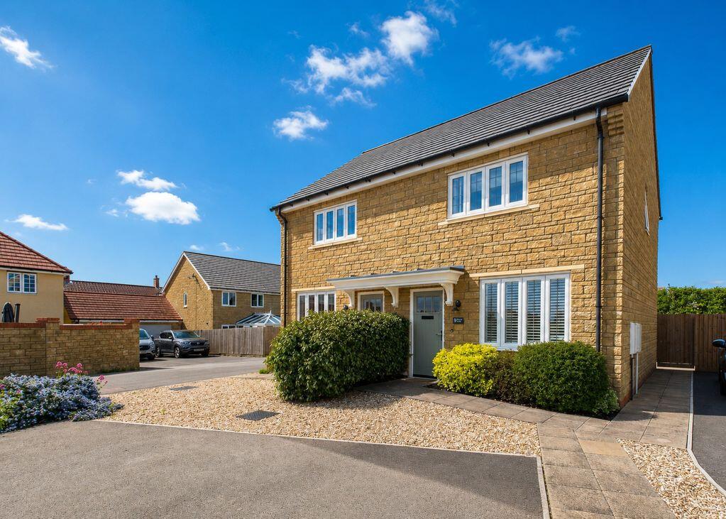 2-bed semi-detached on Maple Drive, Somerton, £260,000