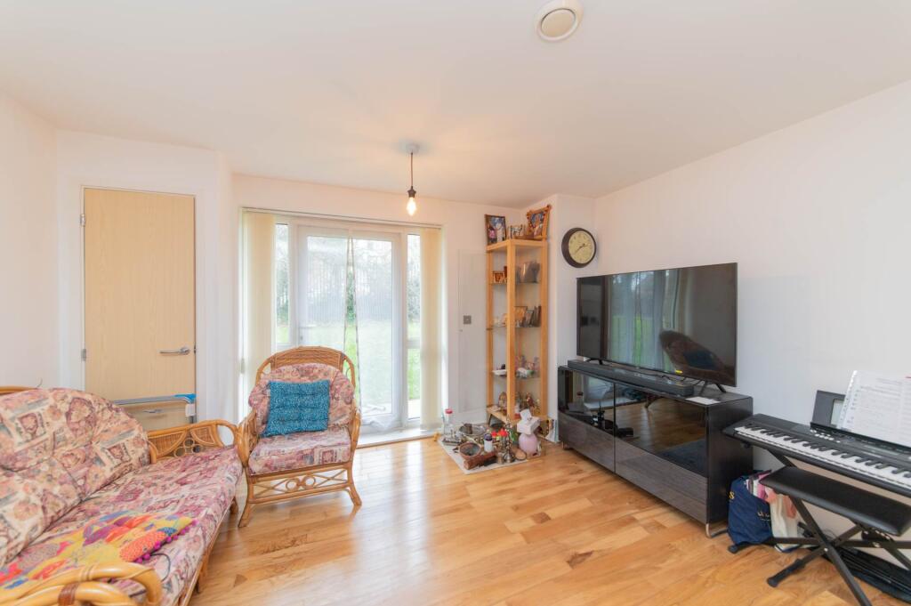 Apartment in Watford - View 5